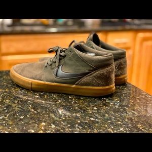 Men’s Nike shoes